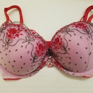 NWT Victoria Secret Body push up bra